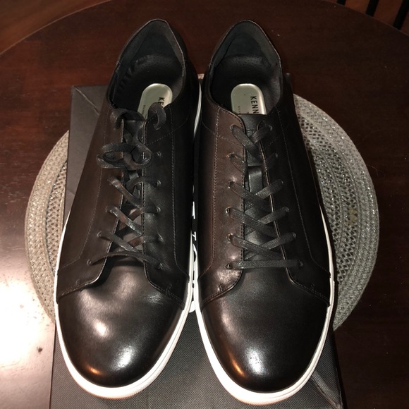 Kenneth Cole Other - Kenneth Cole silver technology sneakers